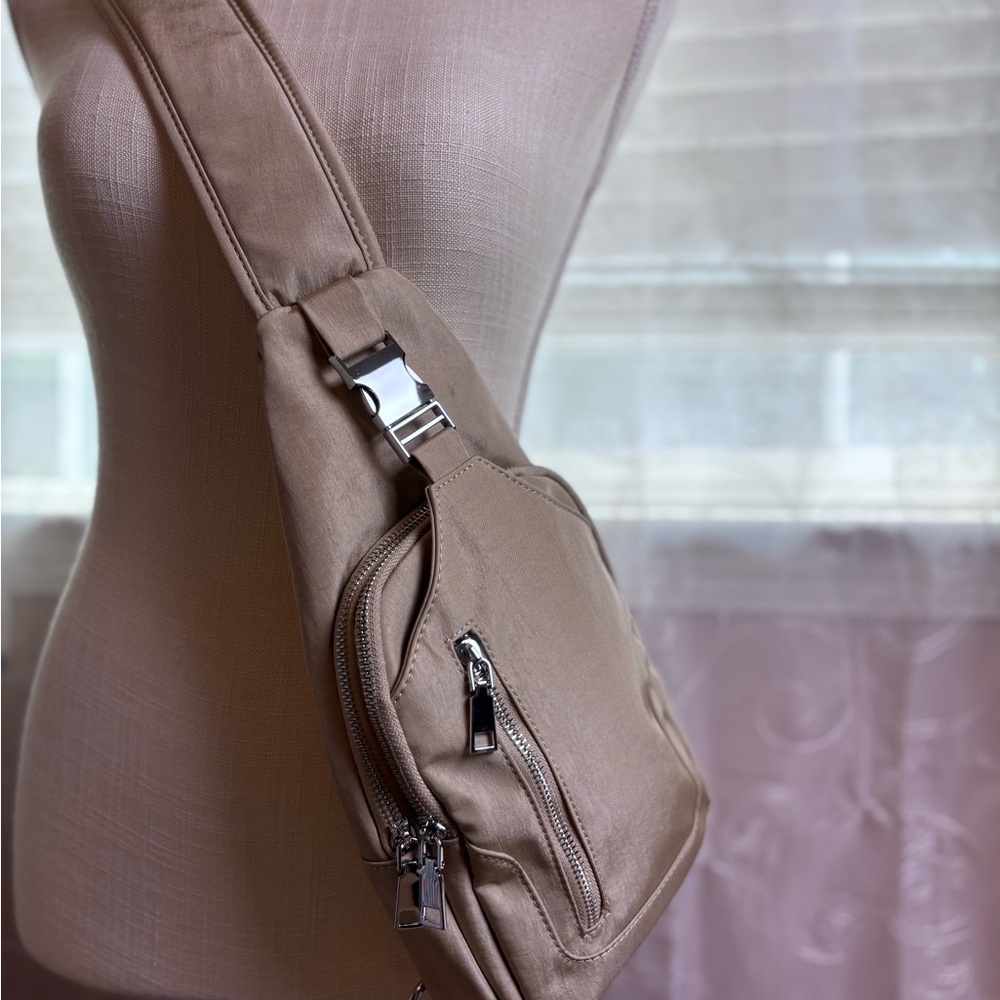 Madison West Los Angeles Nylon Sling Bag w/Adjustable Strap - Picture 6 of 16